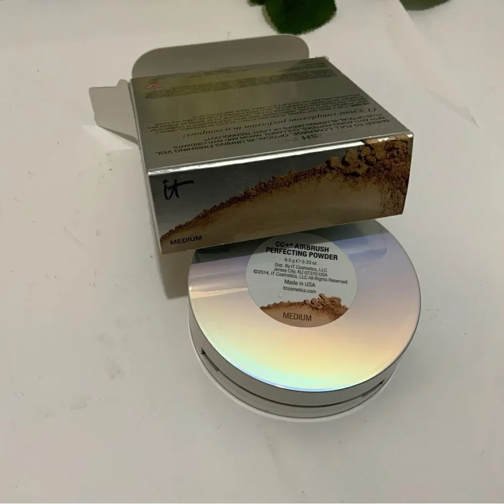 It Cosmetics CC+ Airbrush Perfecting Powder Foundation MEDIUM. BNIB